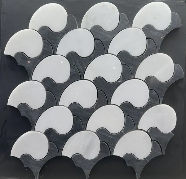 Zwart -wit marmeren mozaïek