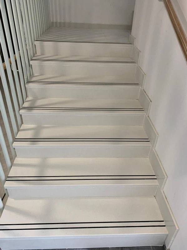 Calla White Artificial Marble Stairs