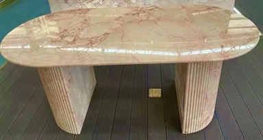 Roze marmer eettafel